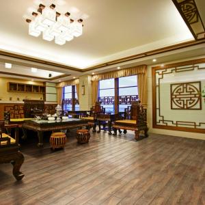 Chinese-house-living-room-retro-wood-furniture