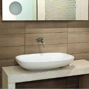 Interior-design-imitation-wood-wall-of-bathroom jpg